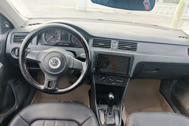 Used Volkswagen Santana 2015 1.6L Automatic Fashion Edition Interior 1
