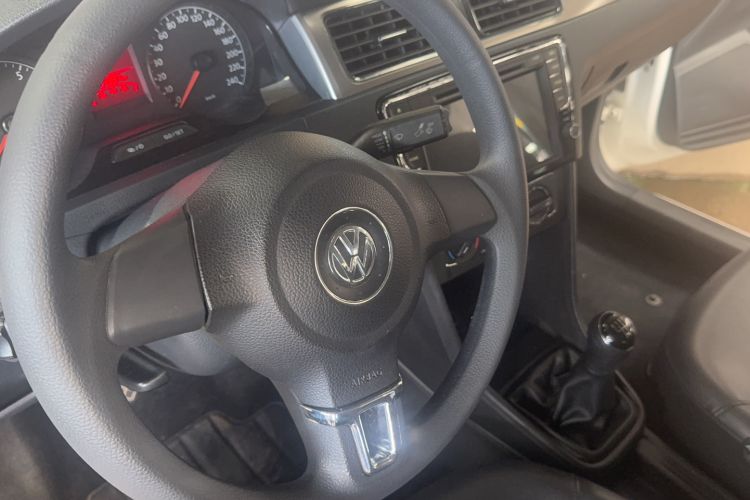 Used Volkswagen Santana 2015 1.6L Manual Comfort Edition Interior 2