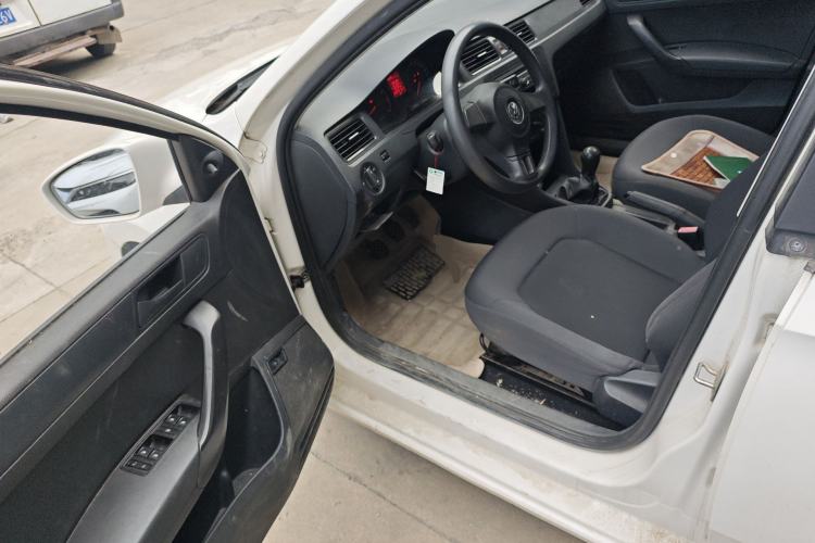 Used Volkswagen Santana 2015 1.6L Manual Fashion Edition Interior 3