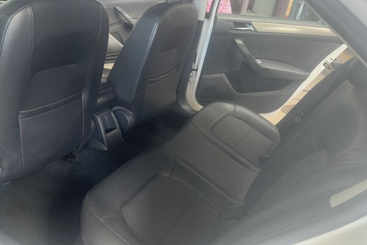 Used Volkswagen Santana 2015 1.6L Manual Comfort Edition Interior 3