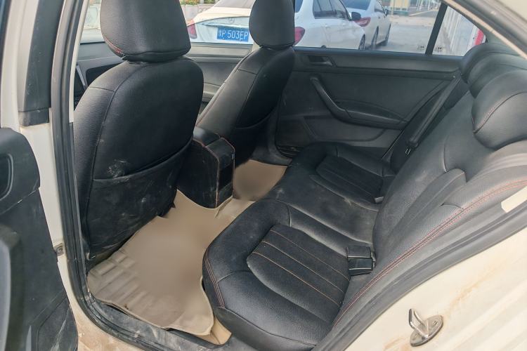 Used Volkswagen Santana 2015 1.6L Automatic Fashion Edition Interior 3