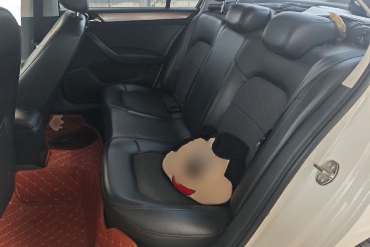 Used Volkswagen Santana 2015 1.6L Automatic Comfort Edition Interior 4