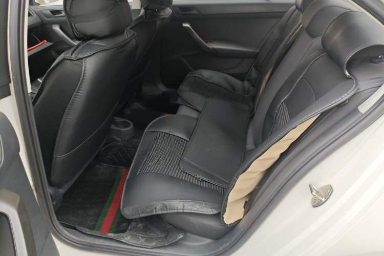 Used Volkswagen Santana 2015 1.6L Automatic Fashion Edition Interior 4
