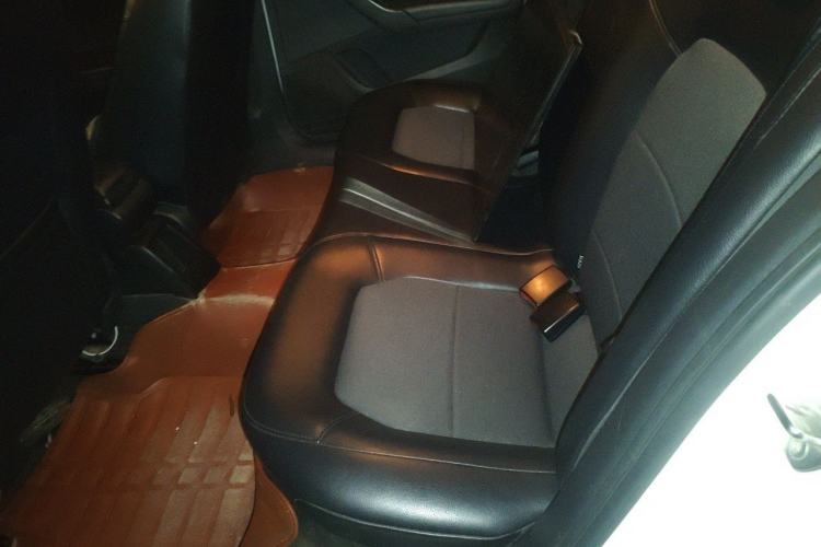 Used Volkswagen Santana 2015 1.6L Manual Comfort Edition Interior 4