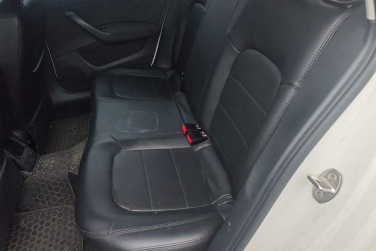 Used Volkswagen Santana 2015 Haval H6 1.6L Automatic Luxury Model Interior 4
