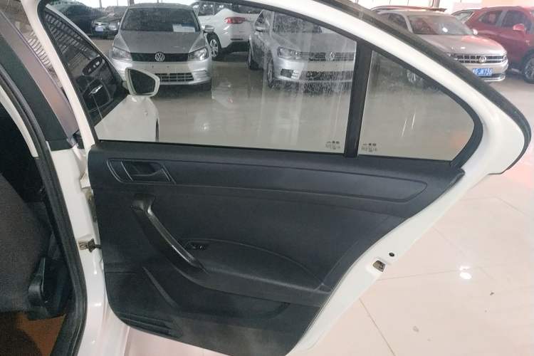 Used Volkswagen Santana 2015 1.4L Manual Fashion Edition Interior 6