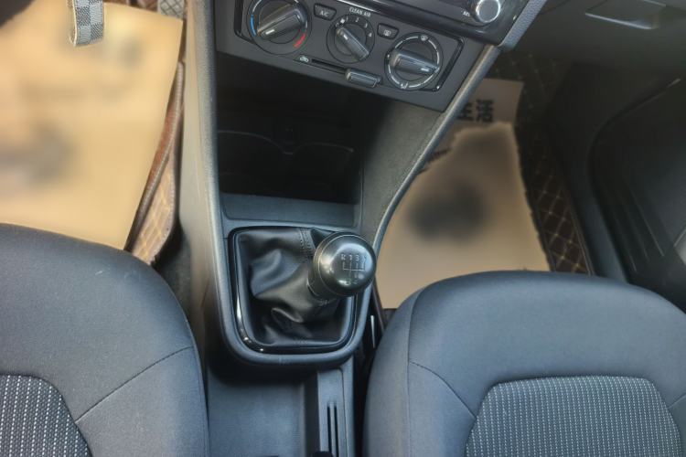 Used Volkswagen Santana 2015 HaoNa 1.6L Manual Fashion Edition Interior 6