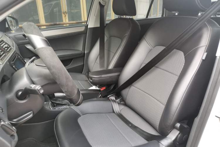 Used Volkswagen Santana 2015 Haval H9 1.6L Automatic Luxury Model Left Front Seat