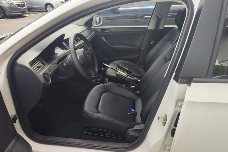 Used Volkswagen Santana 2015 1.6L Manual Fashion Edition Left Front Seat