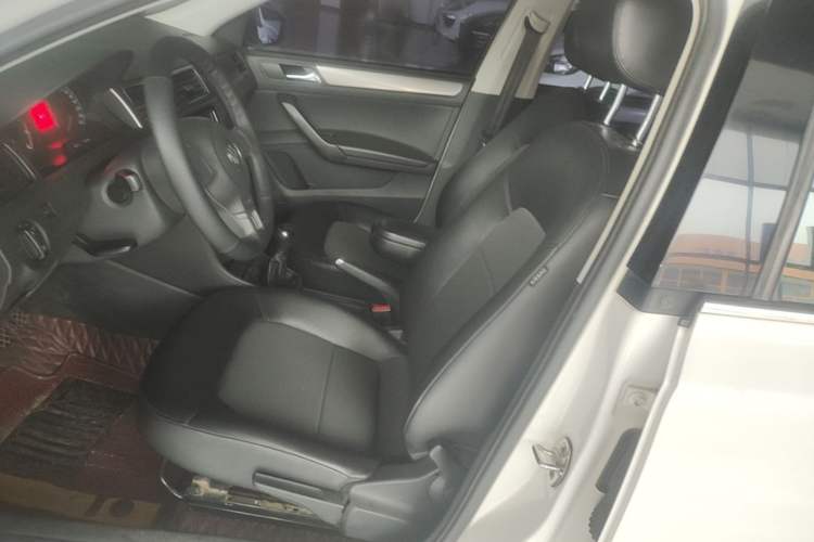 Used Volkswagen Santana 2015 1.6L Manual Comfort Edition Left Front Seat