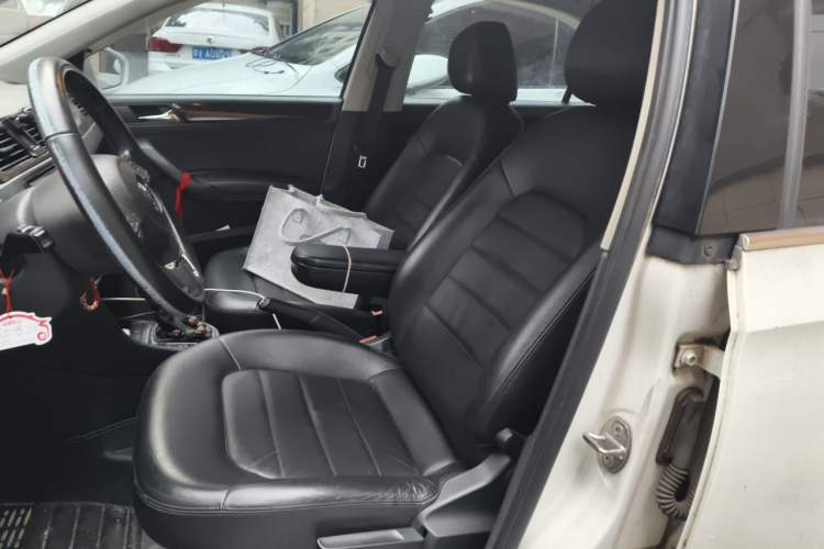 Used Volkswagen Santana 2015 1.6L Automatic Luxury Edition Left Front Seat