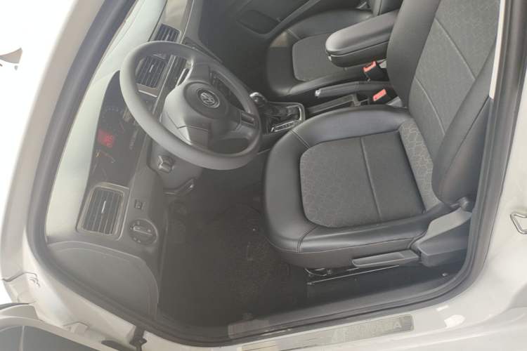 Used Volkswagen Santana 2015 1.6L Automatic Comfort Edition Left Front Seat