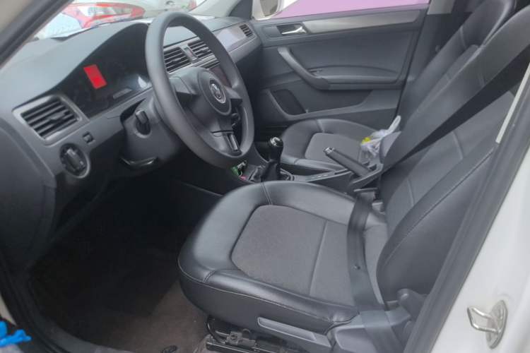 Used Volkswagen Santana 2015 1.6L Manual Comfort Edition Left Front Seat