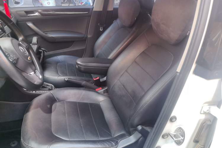 Used Volkswagen Santana 2015 1.6L Automatic Luxury Edition Left Front Seat