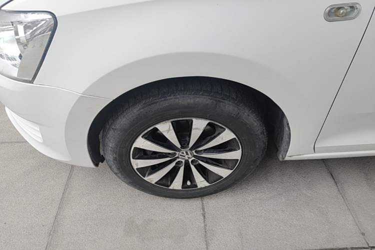 Used Volkswagen Santana 2015 1.4L Manual Fashion Edition Left Front Wheel Hub