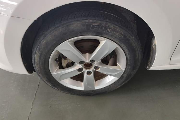 Used Volkswagen Santana 2015 1.6L Manual Comfort Edition Left Front Wheel Hub
