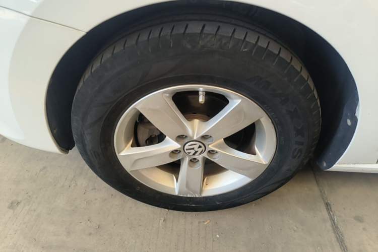Used Volkswagen Santana 2015 1.4L Manual Fashion Edition Left Front Wheel Hub
