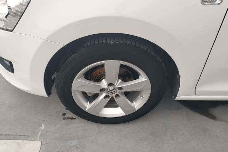 Used Volkswagen Santana 2015 1.6L Manual Comfort Edition Left Front Wheel Hub