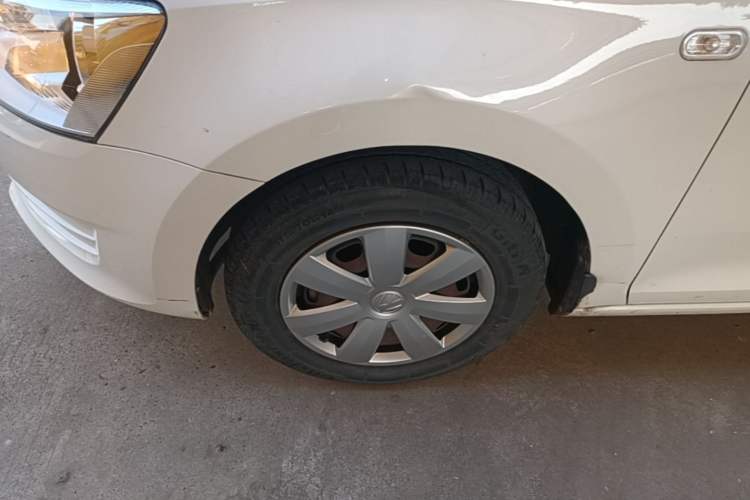 Used Volkswagen Santana 2015 1.6L Automatic Fashion Edition Left Front Wheel Hub