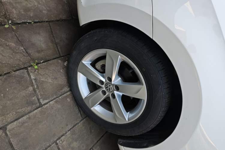 Used Volkswagen Santana 2015 1.6L Automatic Comfort Edition Left Front Wheel Hub