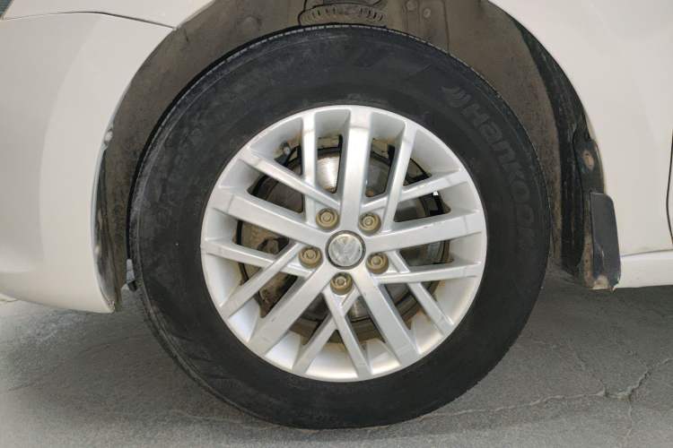 Used Volkswagen Santana 2015 1.6L Automatic Fashion Edition Left Front Wheel Hub