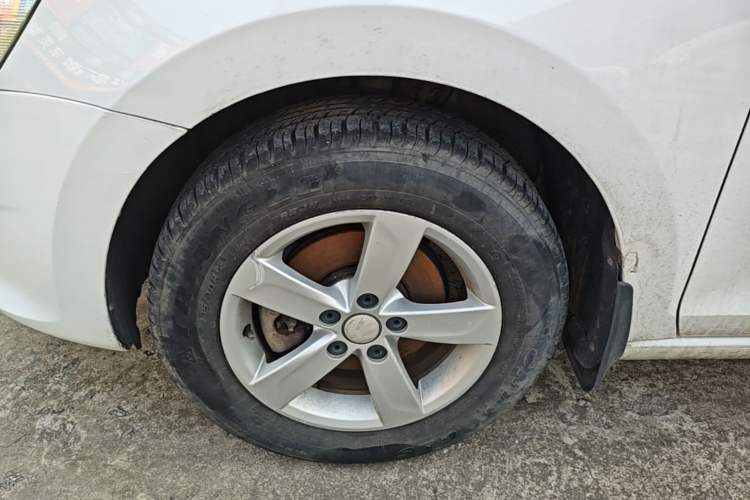 Used Volkswagen Santana 2015 1.4L Manual Fashion Edition Left Front Wheel Hub