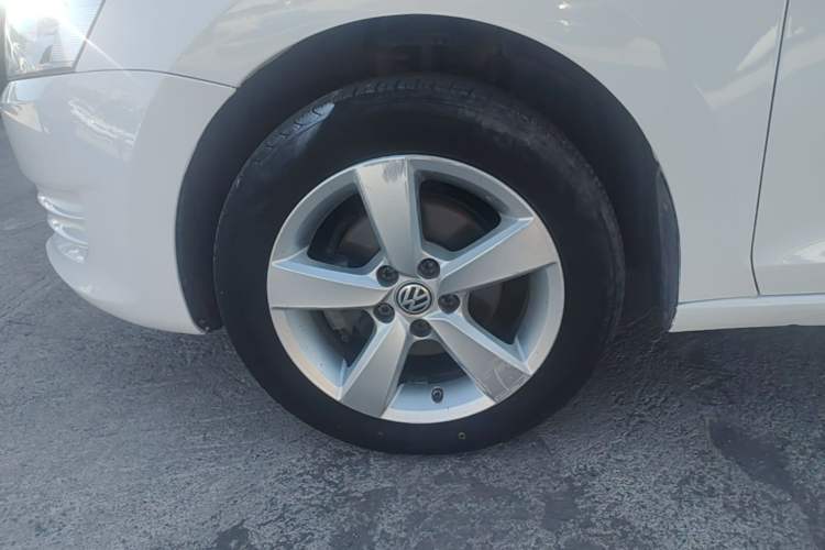 Used Volkswagen Santana 2015 1.6L Manual Fashion Edition Left Front Wheel Hub