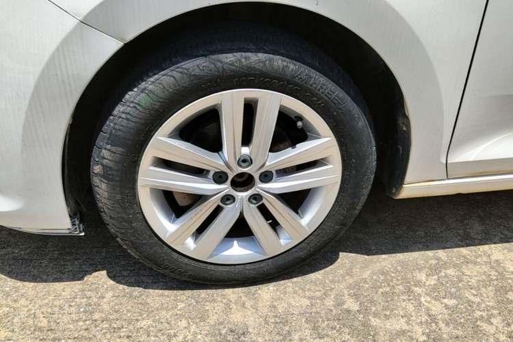 Used Volkswagen Santana 2015 Haval H6 1.6L Automatic Comfort Model Left Front Wheel Hub