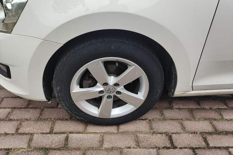 Used Volkswagen Santana 2015 1.6L Automatic Comfort Edition Left Front Wheel Hub