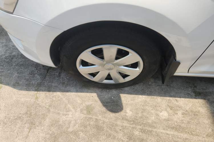 Used Volkswagen Santana 2015 1.4L Manual Fashion Edition Left Front Wheel Hub