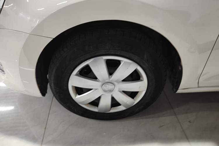 Used Volkswagen Santana 2015 1.6L Automatic Fashion Edition Left Front Wheel Hub