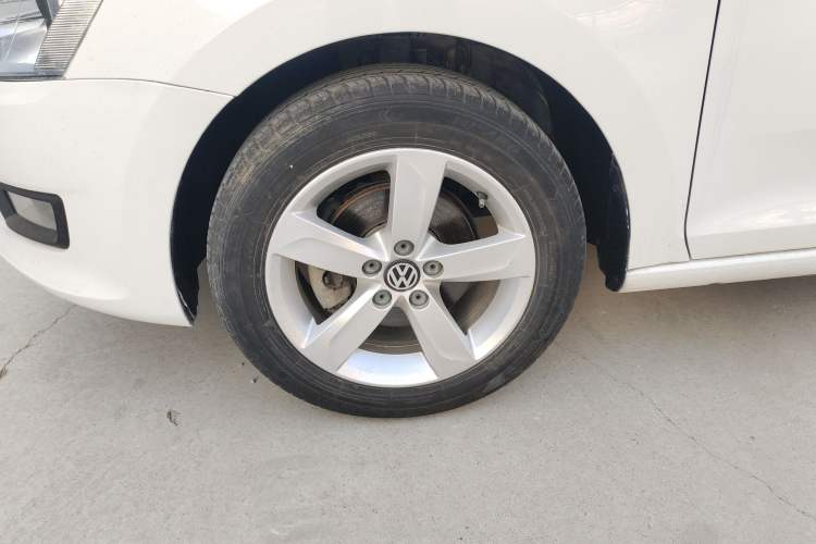 Used Volkswagen Santana 2015 1.6L Manual Comfort Edition Left Front Wheel Hub
