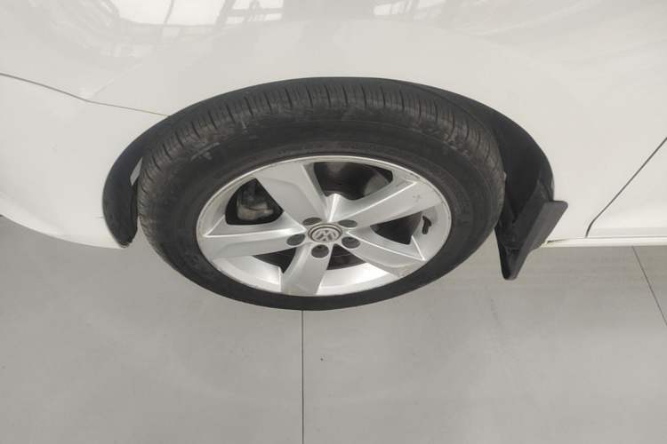 Used Volkswagen Santana 2015 1.6L Manual Comfort Edition Left Front Wheel Hub