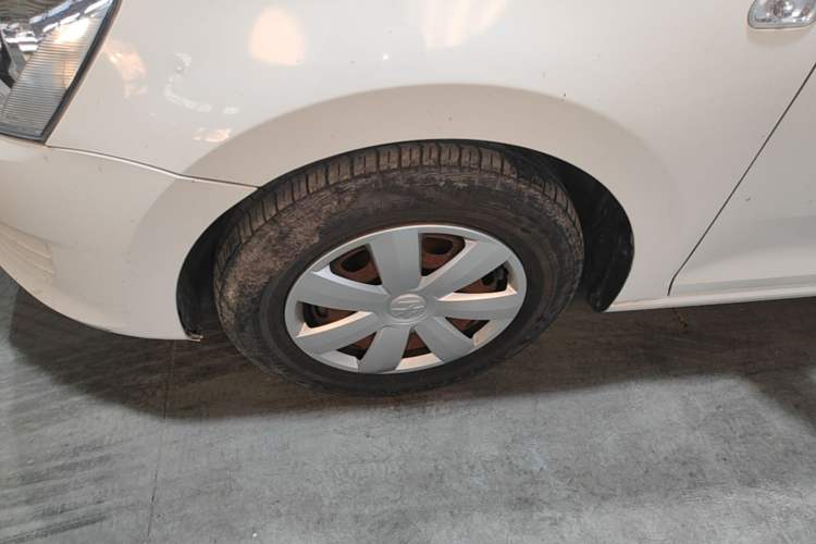 Used Volkswagen Santana 2015 1.6L Automatic Fashion Edition Left Front Wheel Hub