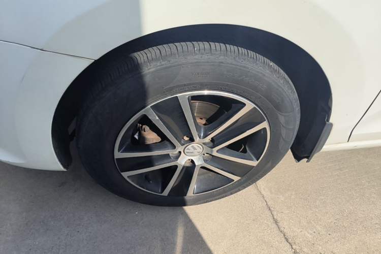 Used Volkswagen Santana 2015 1.4L Manual Fashion Edition Left Front Wheel Hub