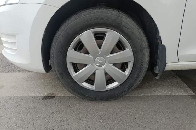 Used Volkswagen Santana 2015 1.4L Manual Fashion Edition Left Front Wheel Hub