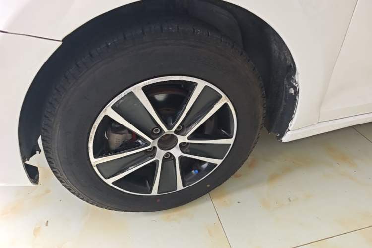 Used Volkswagen Santana 2015 1.6L Manual Fashion Edition Left Front Wheel Hub