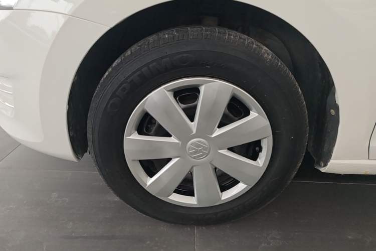 Used Volkswagen Santana 2015 1.6L Manual Fashion Edition Left Front Wheel Hub