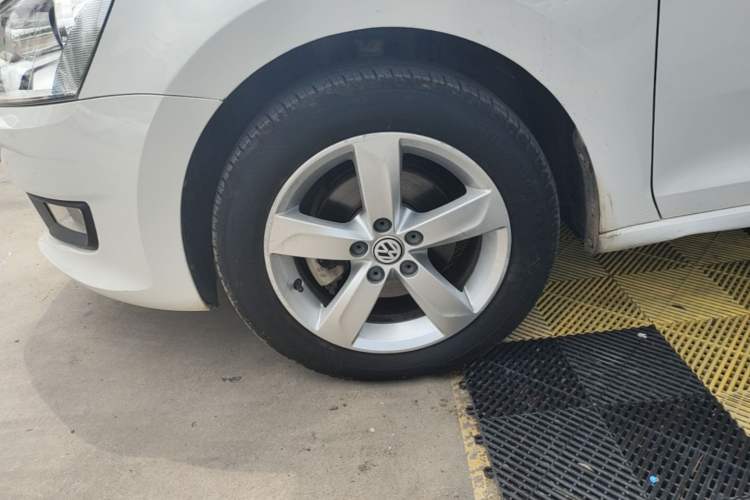 Used Volkswagen Santana 2015 1.6L Automatic Comfort Edition Left Front Wheel Hub