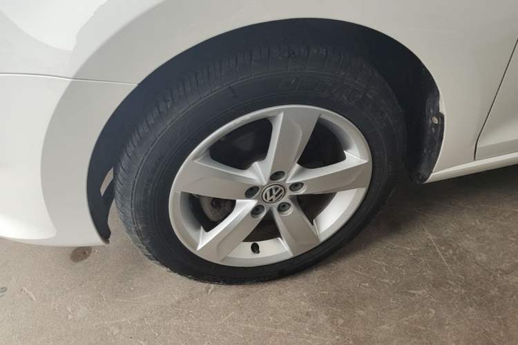 Used Volkswagen Santana 2015 1.6L Manual Comfort Edition Left Front Wheel Hub