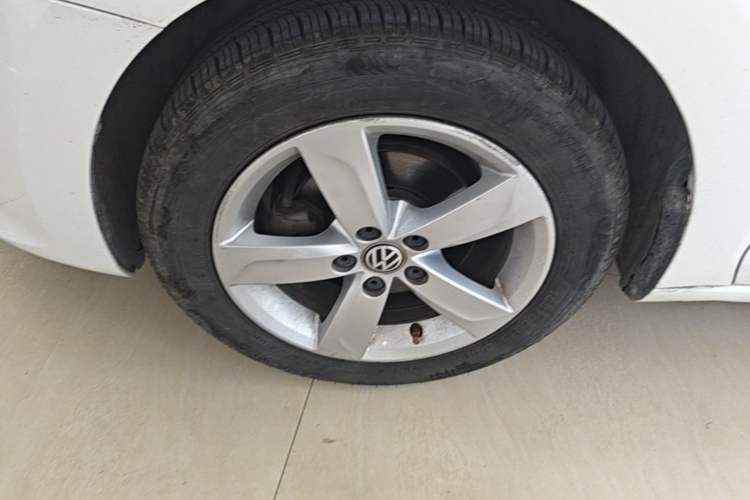 Used Volkswagen Santana 2015 1.6L Automatic Comfort Edition Left Front Wheel Hub