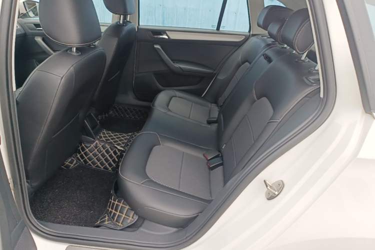 Used Volkswagen Santana 2015 Haval H6 1.6L Automatic Comfort Model Left Rear Seat