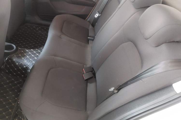 Used Volkswagen Santana 2015 1.6L Automatic Fashion Edition Left Rear Seat