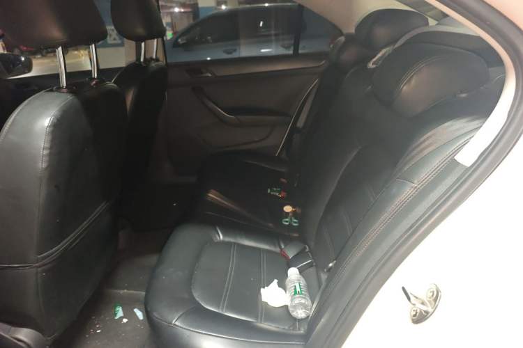 Used Volkswagen Santana 2015 1.6L Automatic Fashion Edition Left Rear Seat