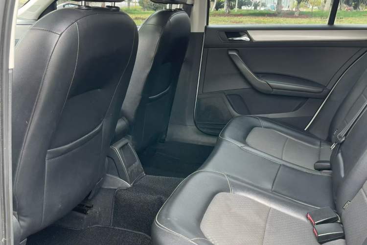 Used Volkswagen Santana 2015 Haval H6 1.6L Automatic Comfort Model Left Rear Seat