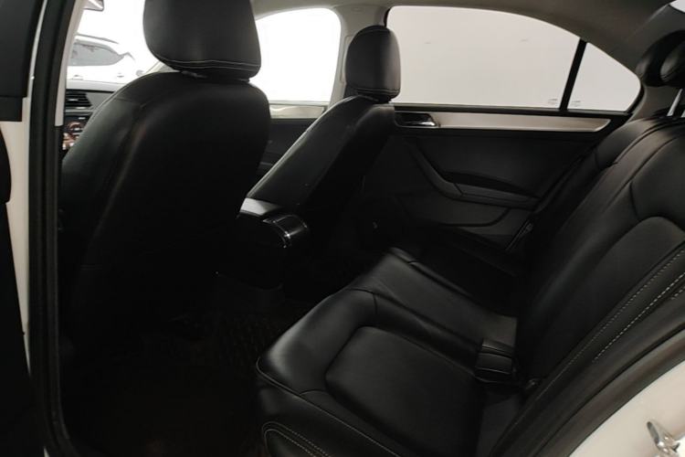 Used Volkswagen Santana 2015 1.6L Automatic Fashion Edition Left Rear Seat
