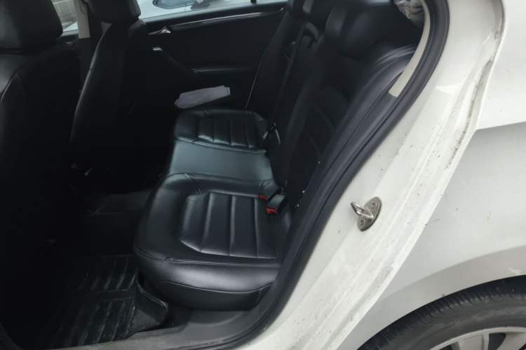 Used Volkswagen Santana 2015 1.6L Automatic Luxury Edition Left Rear Seat