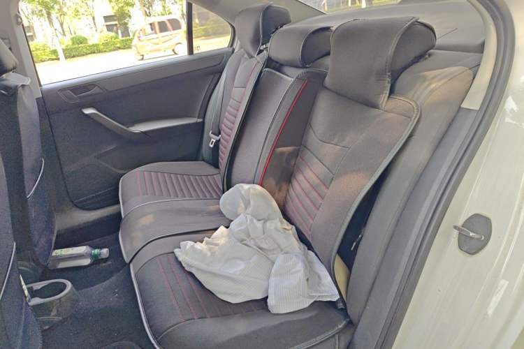 Used Volkswagen Santana 2015 1.6L Automatic Fashion Edition Left Rear Seat