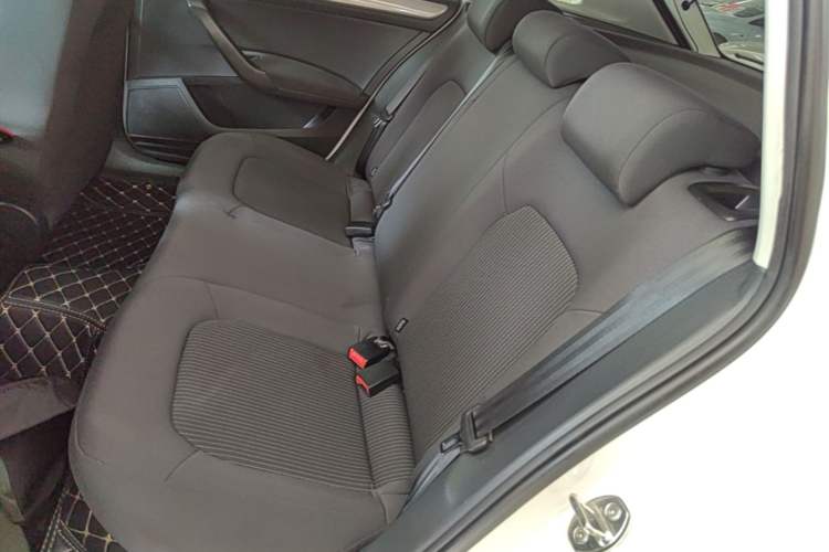 Used Volkswagen Santana 2015 Haval H6 1.6L Automatic Luxury Model Left Rear Seat