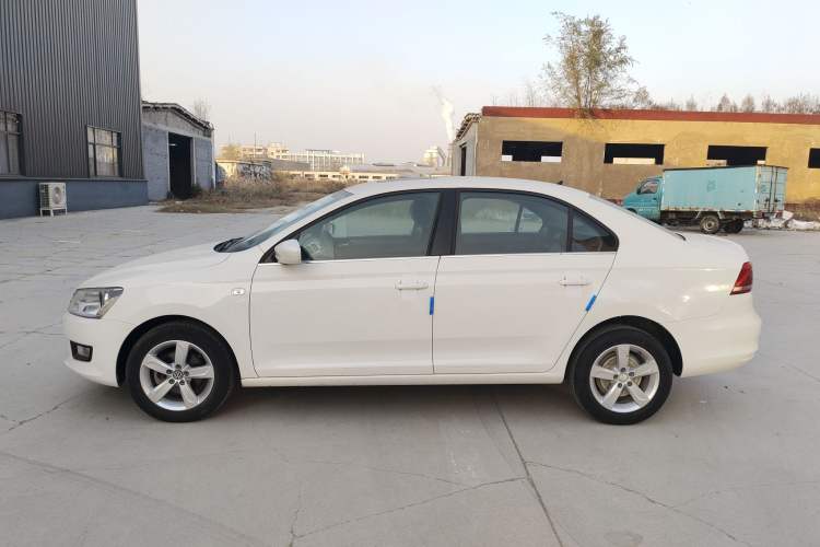 Used Volkswagen Santana 2015 1.6L Manual Comfort Edition Left Side